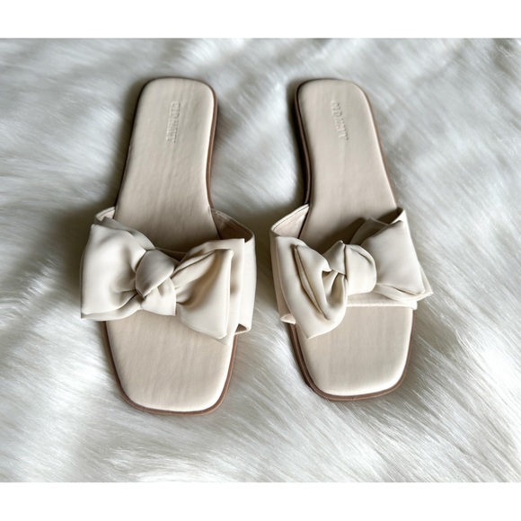 Old Navy, bow tie slide sandals - Picture 6 of 8